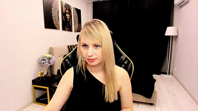 LindaSandy_1's cam snapshot