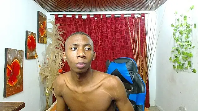 milo018 live sex cam