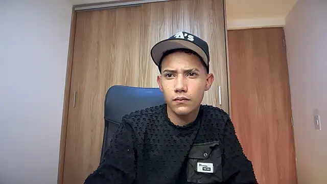 Toy_boy777 live sex cam