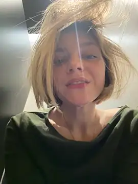 ValenciaShock live sex cam