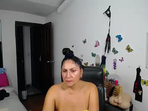 mature_bigboobs10's cam snapshot