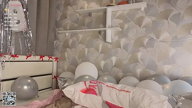 ShaeHeeter live sex cam