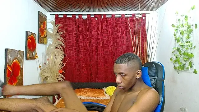 milo018 live sex cam