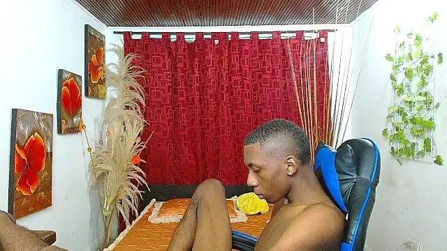 milo018 live sex cam