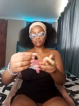 Queen-Chocolate live sex cam