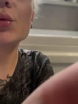 BlondeDoll_ live sex cam