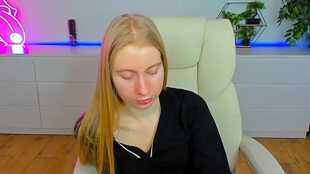 Alina_Blonde's cam snapshot