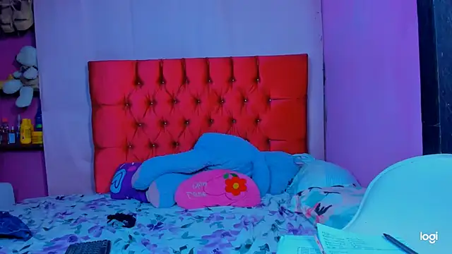 StassieBell live sex cam