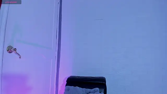 NathalyLeen live sex cam