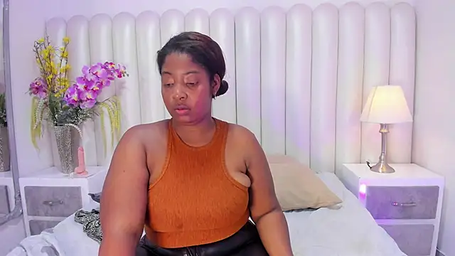 AprilMonroe live sex cam