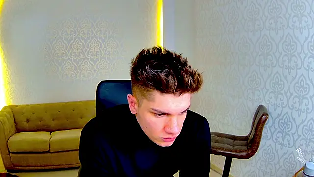 MaxKaiden live sex cam