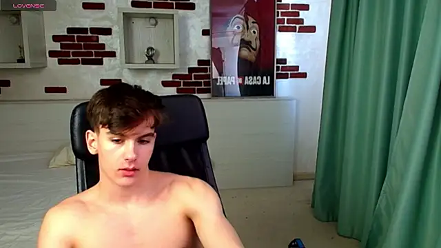 BradyFlint live sex cam
