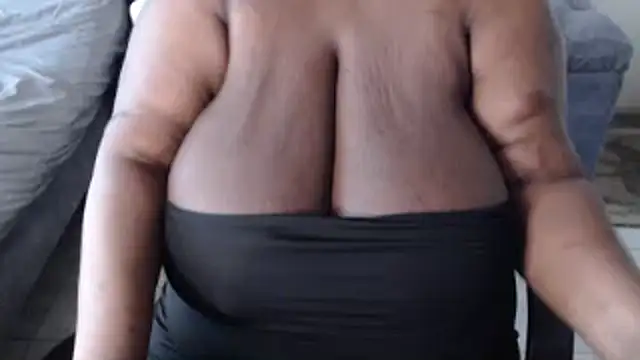 BIG_BOOBS_ASS_QEEN's cam snapshot