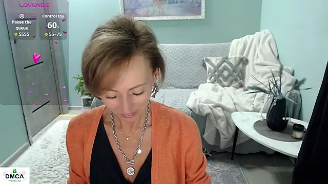 HornyMilf_777's cam snapshot