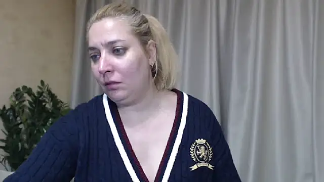 sweetpussy13's cam snapshot