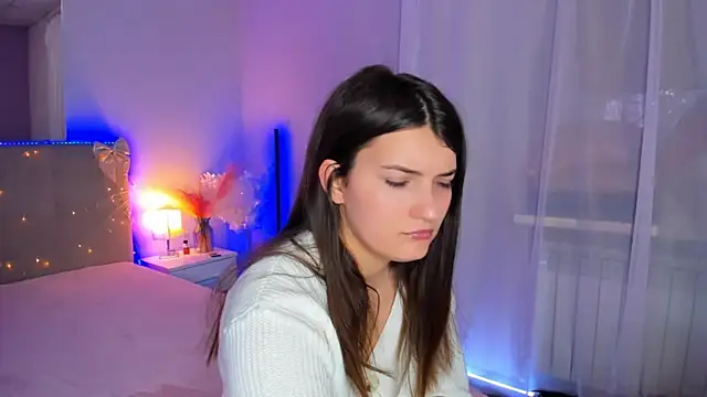 Laura_Leee's cam snapshot