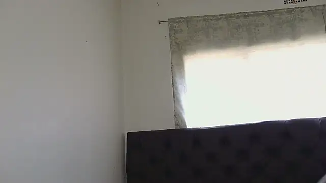 sluttylaura21 live sex cam