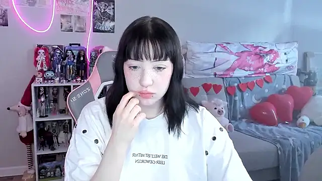 MollysLand's cam snapshot