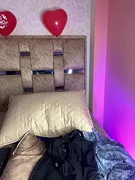 Lauraaa_pink18's cam snapshot