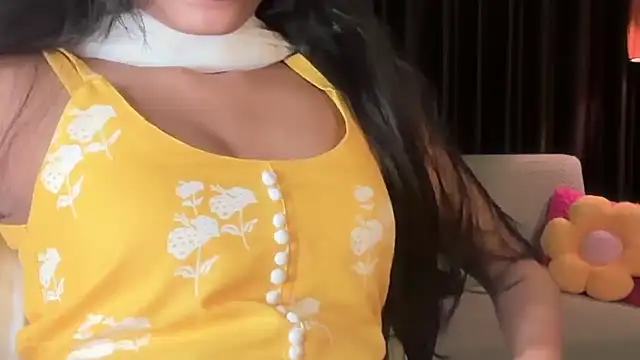 Wow-nisha's cam snapshot