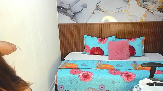 Holly_22's cam snapshot