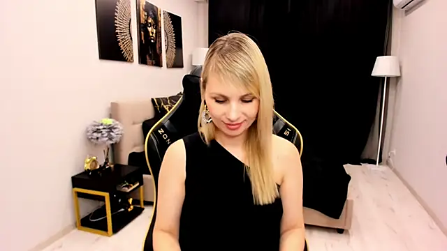 LindaSandy_1's cam snapshot