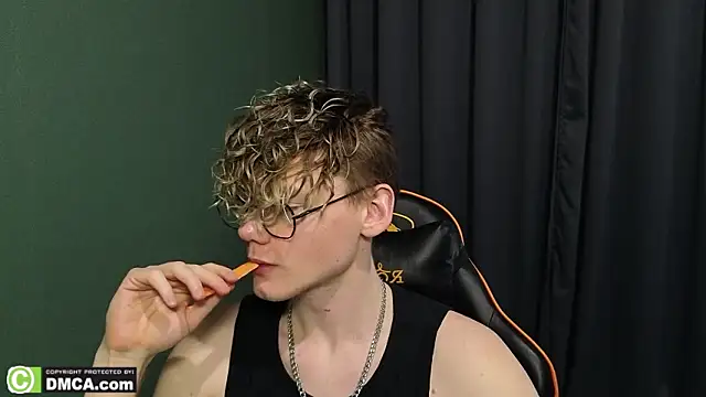 Keytaro live sex cam