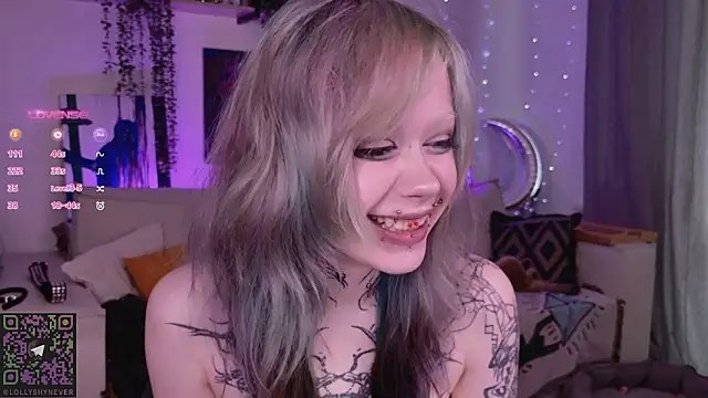 Lollyshy live sex cam