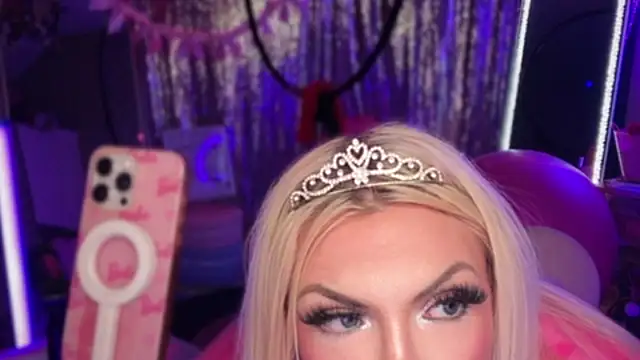 bimbotwerkqueen live sex cam