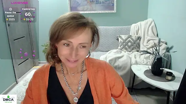 HornyMilf_777's cam snapshot