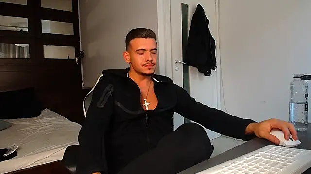 ElijahThorne live sex cam