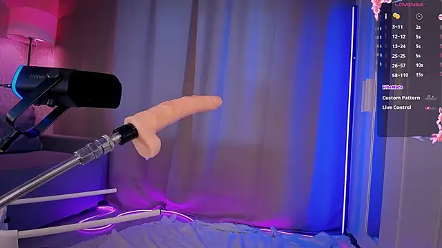 Juicy_Vikki live sex cam