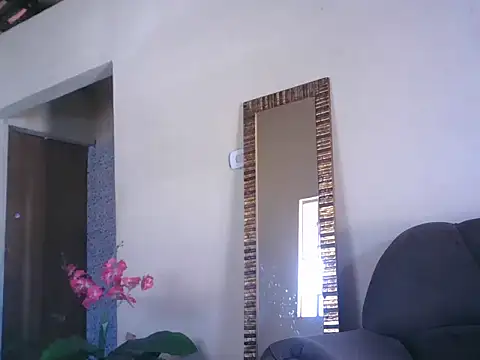 lorraine2036 live sex cam