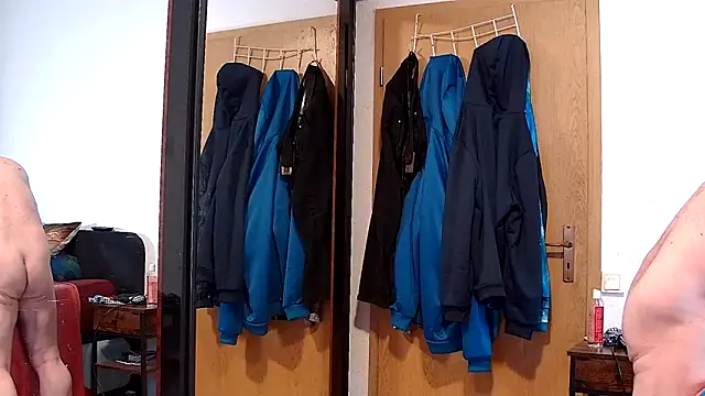 Manfred1012 live sex cam