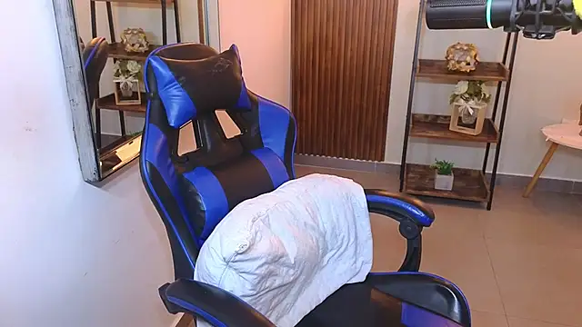 Kenya--Buhle live sex cam