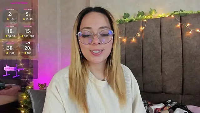 LanaMills_'s cam snapshot