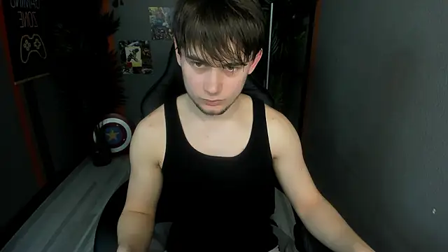 AlejandroEllias live sex cam