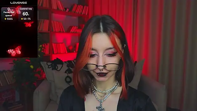 Mistress__Marcelline's cam snapshot