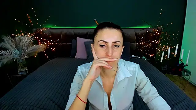 Rebecca_Diamond's cam snapshot