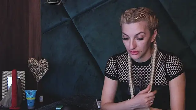 LannaQuinn live sex cam