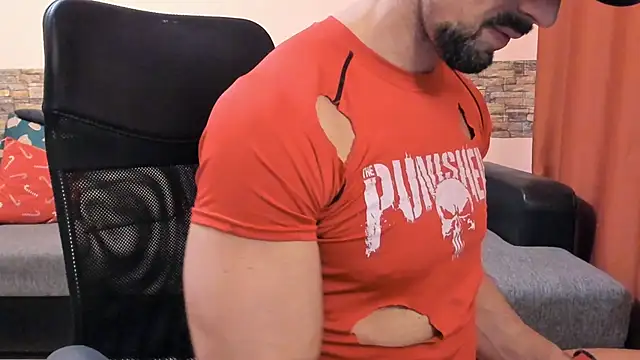 HotHunkTrainer live sex cam