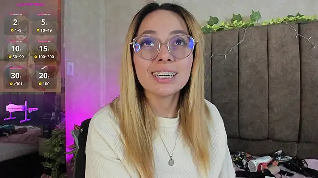 LanaMills_'s cam snapshot