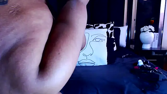 MONSTERTITS44DDD's cam snapshot