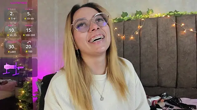 LanaMills_'s cam snapshot