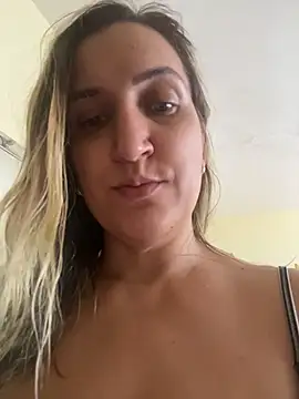 Bia_sexynovaes live sex cam