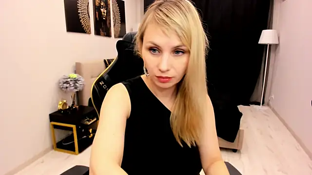 LindaSandy_1's cam snapshot