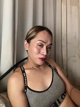 RomanticPearlTS live sex cam