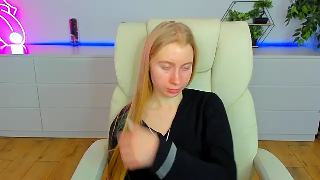 Alina_Blonde's cam snapshot