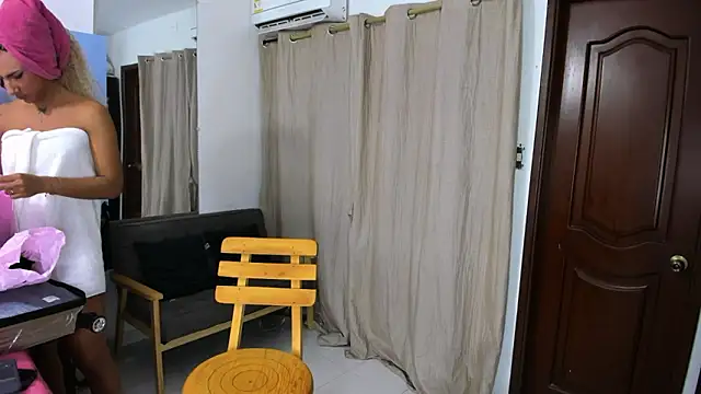 zou_quira live sex cam