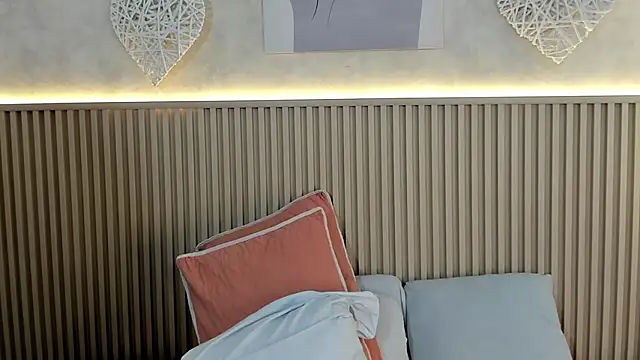 charlottebrowns_'s cam snapshot